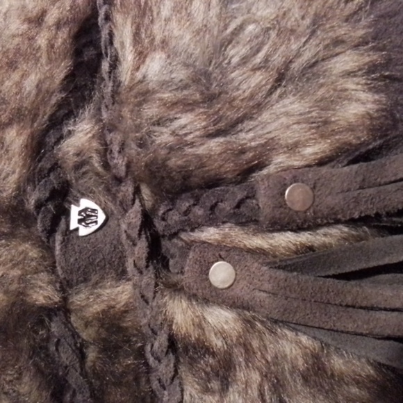 NWOT  MINNETONKA FAUX FUR LEATHER EVERETT PUG BOOTS in original box - Picture 2 of 7